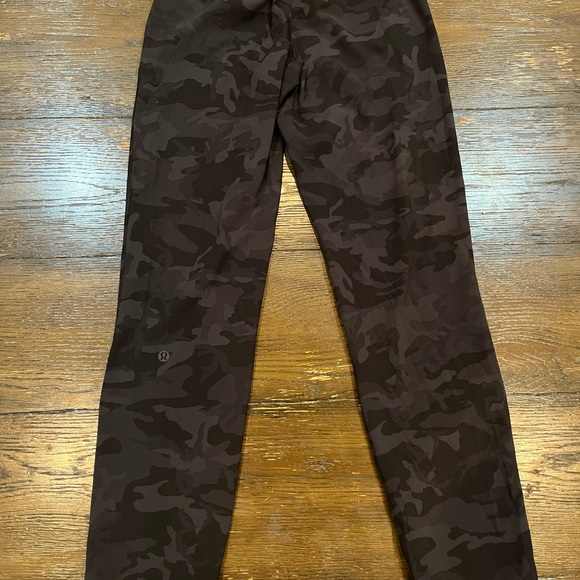 Lululemon Keep Moving Pant 7/8 - size 4 NWOT - Picture 4 of 5